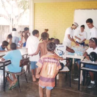 Oficina de brinquedos com materiais recicláveis