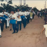 Cortejo com a banda de congo São Bedito de Regência